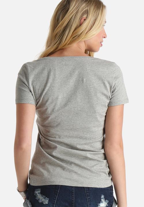 dailyfriday - Emma Essential V-Neck