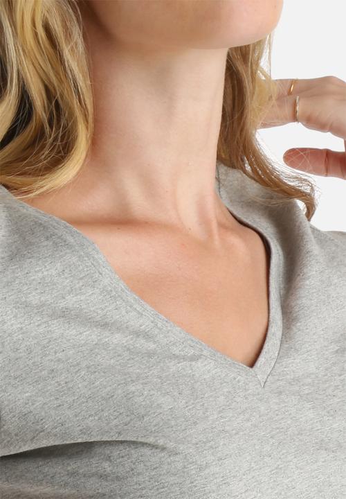 dailyfriday - Emma Essential V-Neck