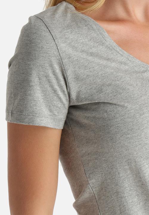 dailyfriday - Emma Essential V-Neck