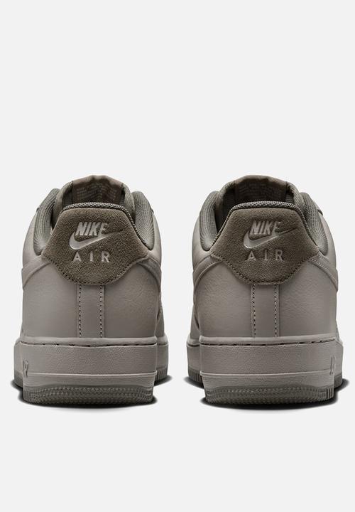 Nike - AIR FORCE 1 '07 LV8