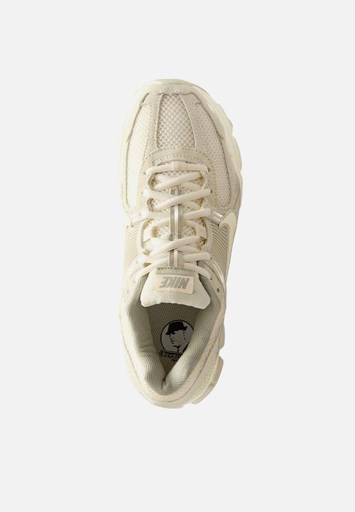 Nike - NIKE ZOOM VOMERO 5