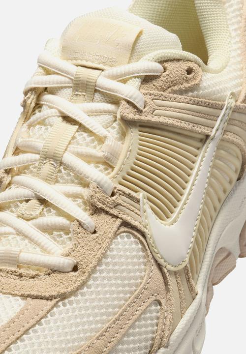 Nike - NIKE ZOOM VOMERO 5