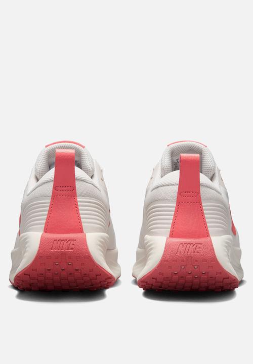 Nike - Nike Legend Essential 4