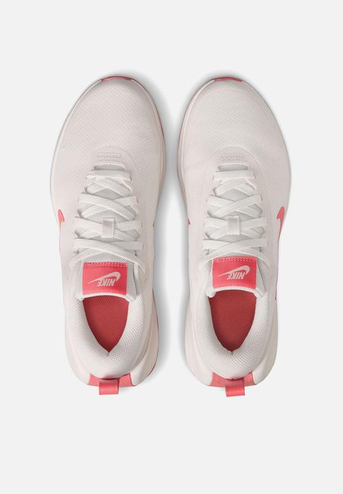 Nike - Nike Legend Essential 4