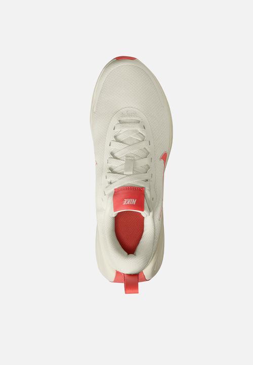 Nike - Nike Legend Essential 4