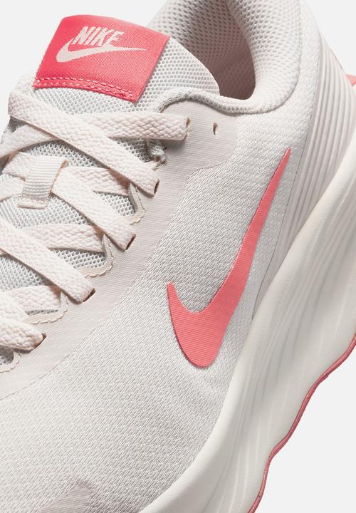 Nike - Nike Legend Essential 4