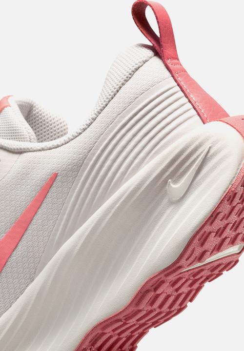 Nike - Nike Legend Essential 4