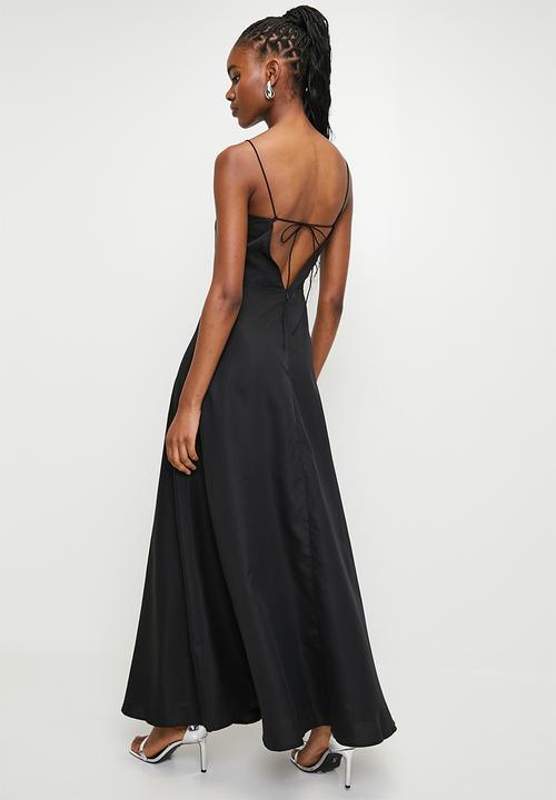 boohoo - Strappy Back Maxi Dress - Black