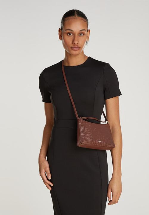 Calvin Klein - Ck must conv crossbody - croco-cioccolate lab croco