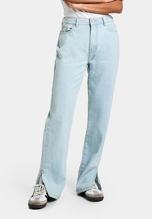 boohoo - Basics High Waisted Split Hem Straight Leg Jeans - bleach wash