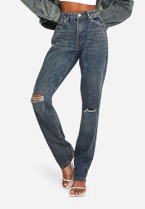 boohoo - Basics ced Straight Leg Ripped Knee Jeans - Vintage Blue