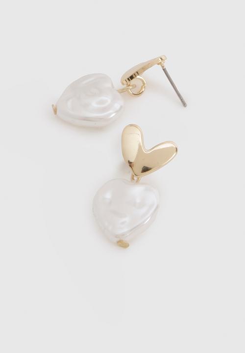 boohoo - Heart pearl drop earrings - gold