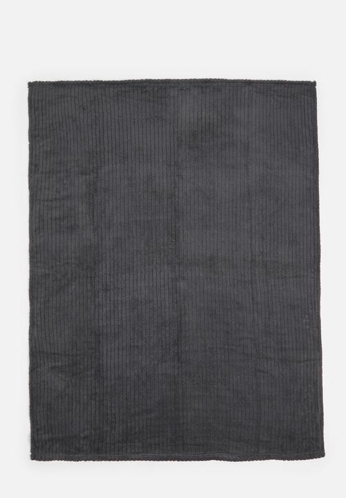 Sixth Floor - Shaggy Ribbed Fleece Bed Throw - Charcoal