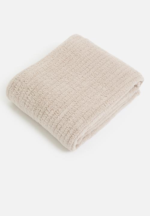 Sixth Floor - Shaggy Ribbed Fleece Bed Throw - Natural