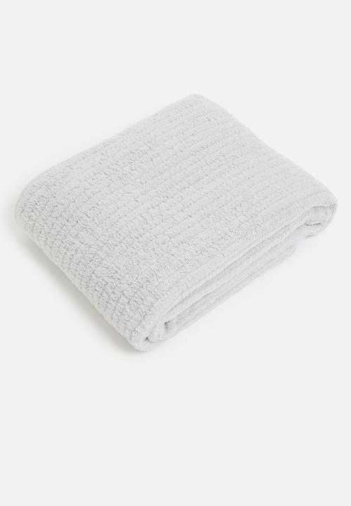 Sixth Floor - Shaggy Ribbed Fleece Bed Throw - Silver