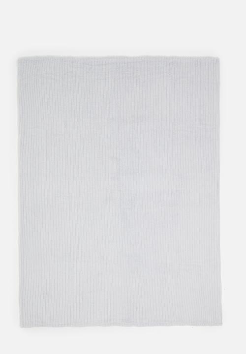 Sixth Floor - Shaggy Ribbed Fleece Bed Throw - Silver