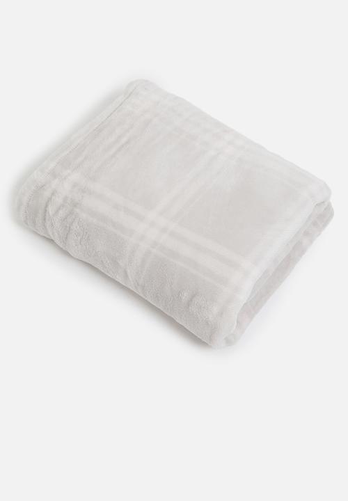 Sixth Floor - Printed Fleece Bed Throw