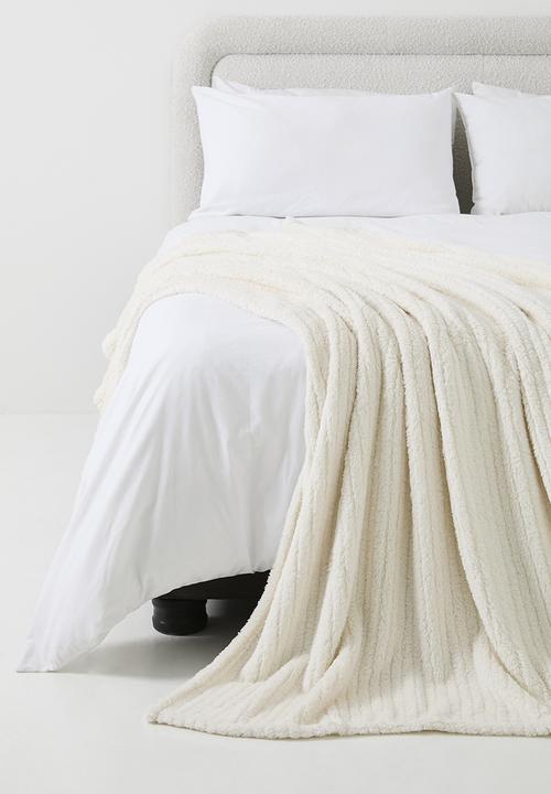 Sixth Floor - Shaggy Ribbed Fleece Bed Throw - Winter White
