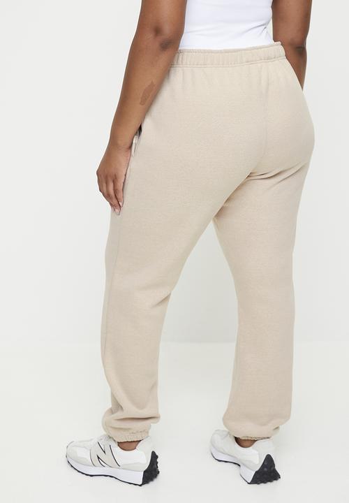 Cotton On - Plus Plush Essential Gym Sweatpant - Sesame Marle