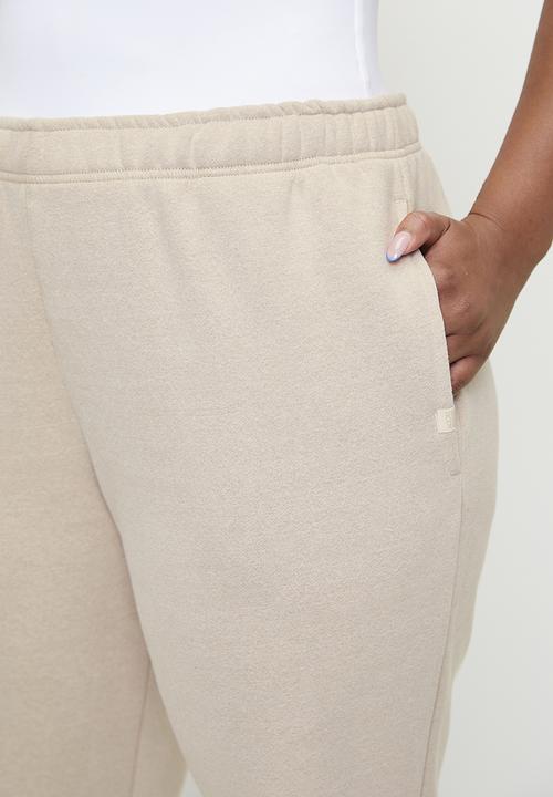 Cotton On - Plus Plush Essential Gym Sweatpant - Sesame Marle