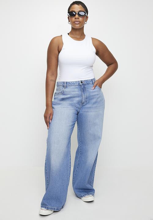 Cotton On - Plus Relaxed Wide Jean - Breeze Blue Worn