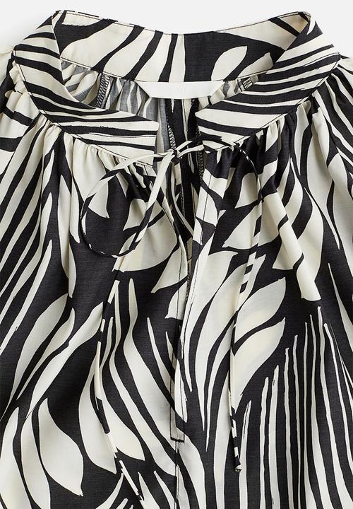 H&M - Oversized tie-detail dress - black,multi,white