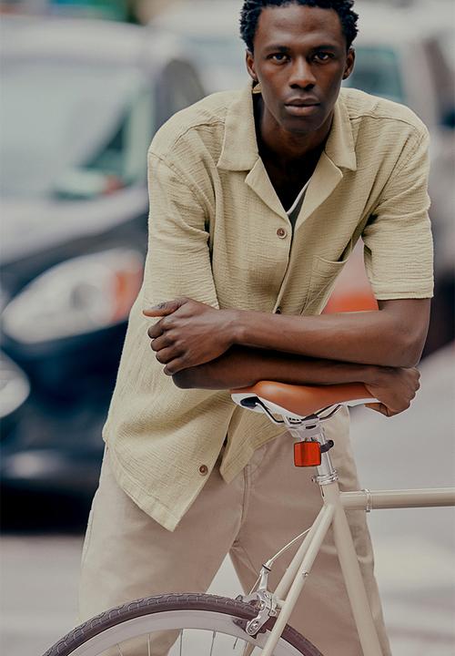 H&M - Regular fit textured resort shirt - green