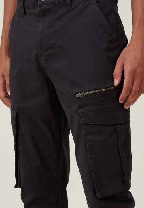 Cotton On - Slim Engineered Cargo Pant - Black
