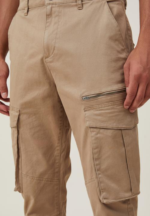 Cotton On - Slim Engineered Cargo Pant - Light Camel