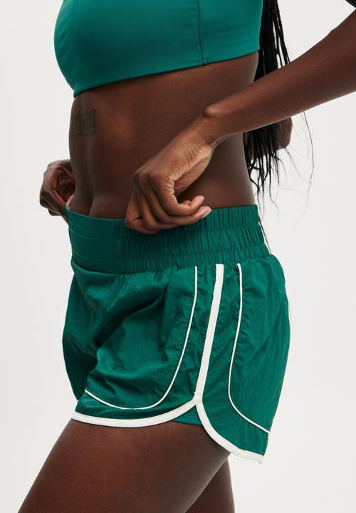 Cotton On - Radiance Panelled Short - Alpine Green/Coconut Milk