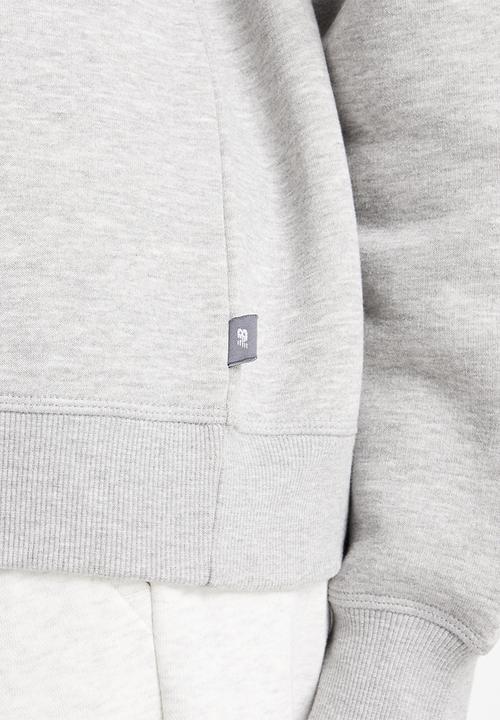 New Balance  - NB Sport Brushed Fleece Crew - Athletic Grey