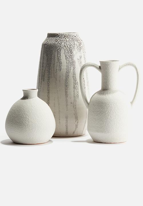 H&M - Small terracotta vase - white