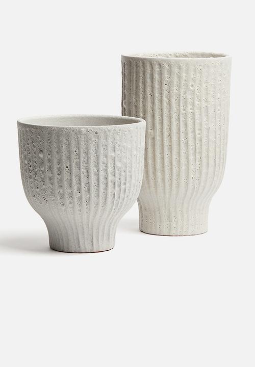 H&M - Large terracotta plant pot - white