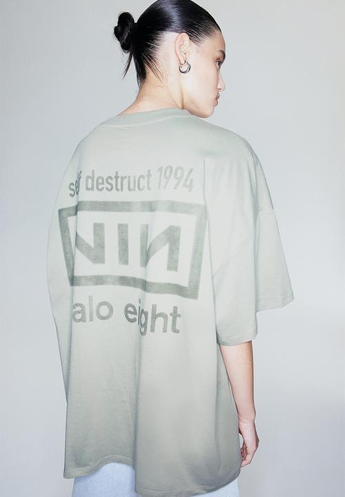 H&M - Oversized printed t-shirt - dusty green & nine inch nails