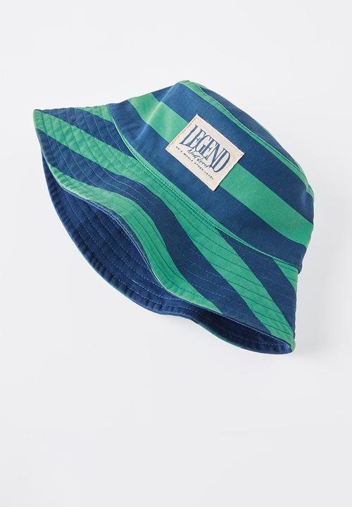 Cotton On - Kids reversible bucket hat - in the navy/dual green stripe