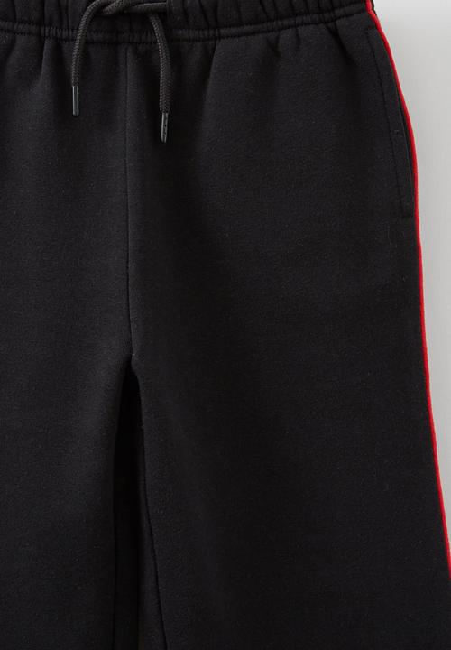 Cotton On - Sammy straight leg trackpant - black/varsity red piping