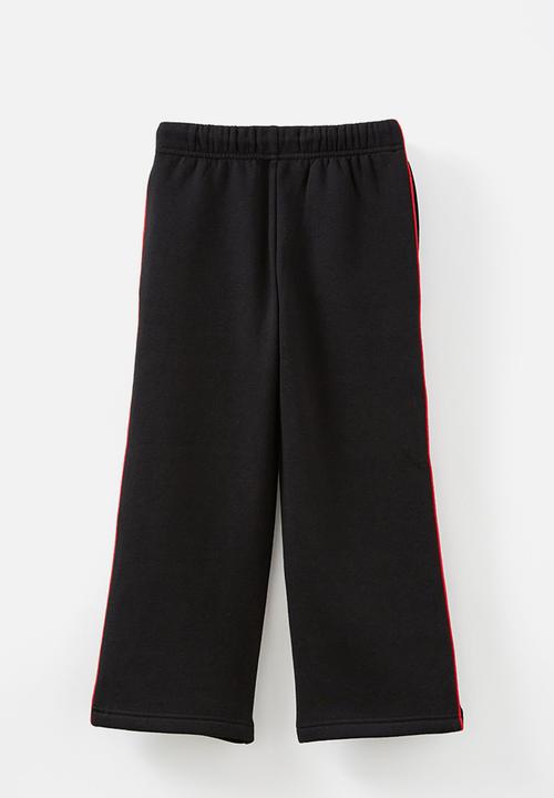 Cotton On - Sammy straight leg trackpant - black/varsity red piping