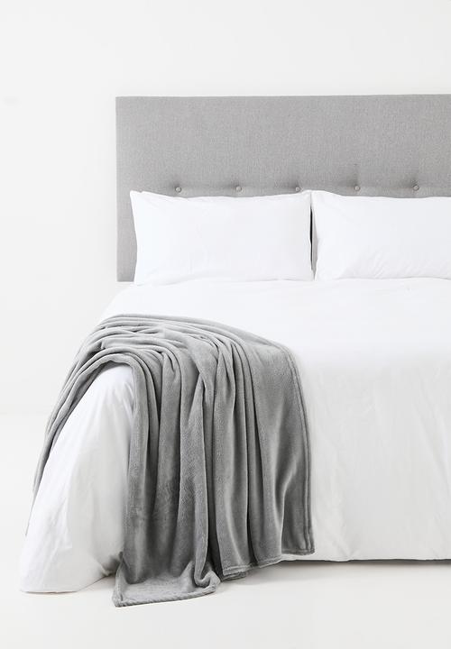 Sixth Floor - Fleece Throw - Silver