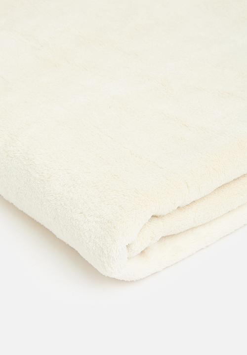 Sixth Floor - Fleece Throw -Ivory