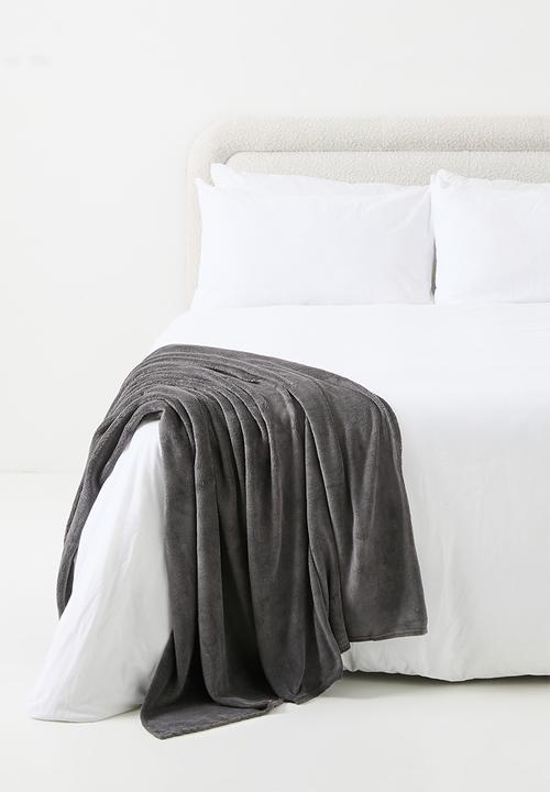 Sixth Floor - Fleece Throw -Charcoal