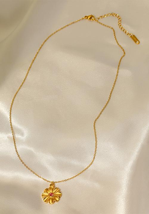 Zoe on Trend - Pretty flower pendant necklace - gold
