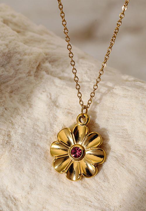 Zoe on Trend - Pretty flower pendant necklace - gold