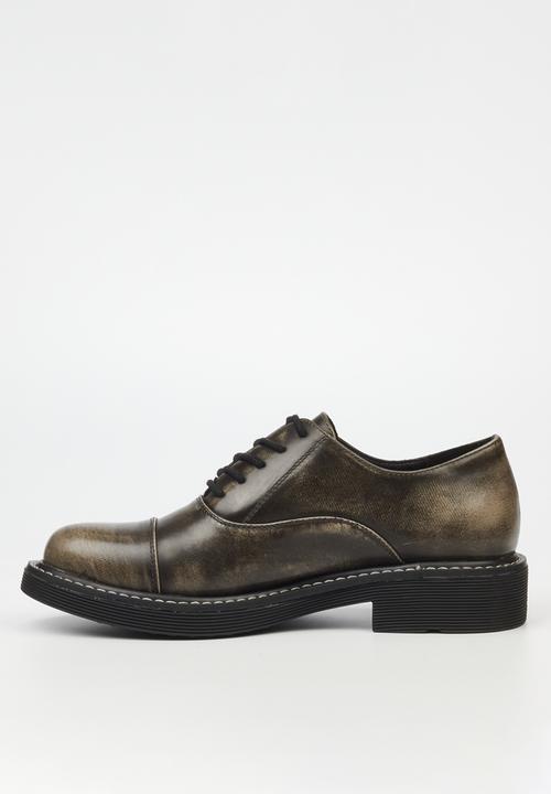 Miss Black - Princeton 1 derby - graphite