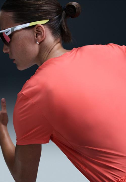 Nike - Nike One Swoosh Top - Magic Ember
