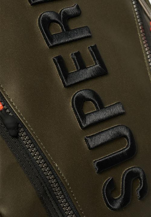 Superdry. - Tarp Emb Rucksack - Surplus Goods Olive Green