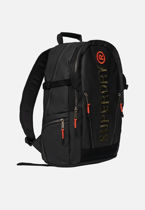 Superdry. - Tarp Emb Rucksack - Black/Khaki Green