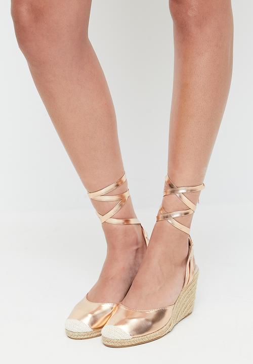 boohoo - Wide Fit Lace Up Espadrille Wedges - Rose Yellow