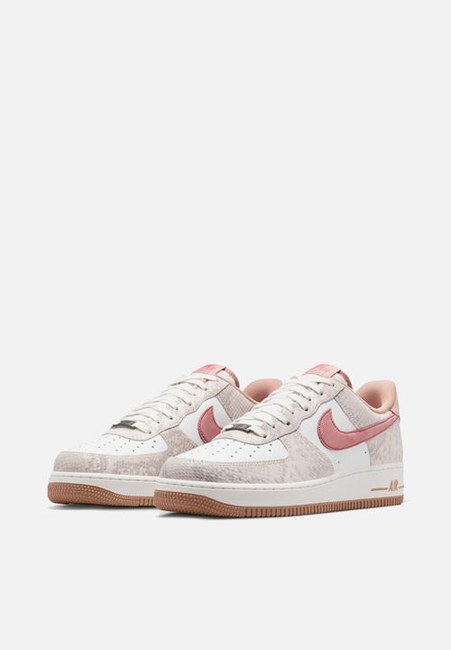 Nike - AIR FORCE 1 '07 LV8