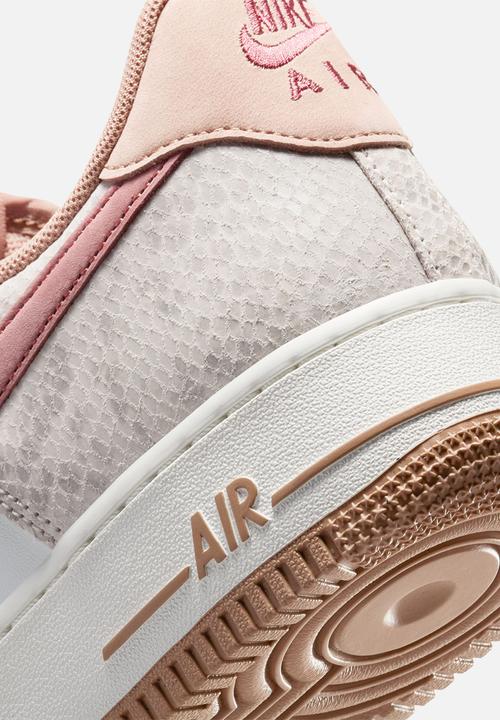 Nike - AIR FORCE 1 '07 LV8