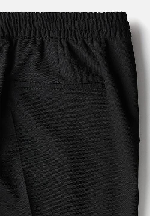 H&M - Slim fit crease-leg trousers - black